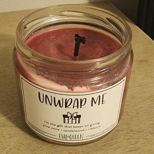 Unwrap me Evil queen candle